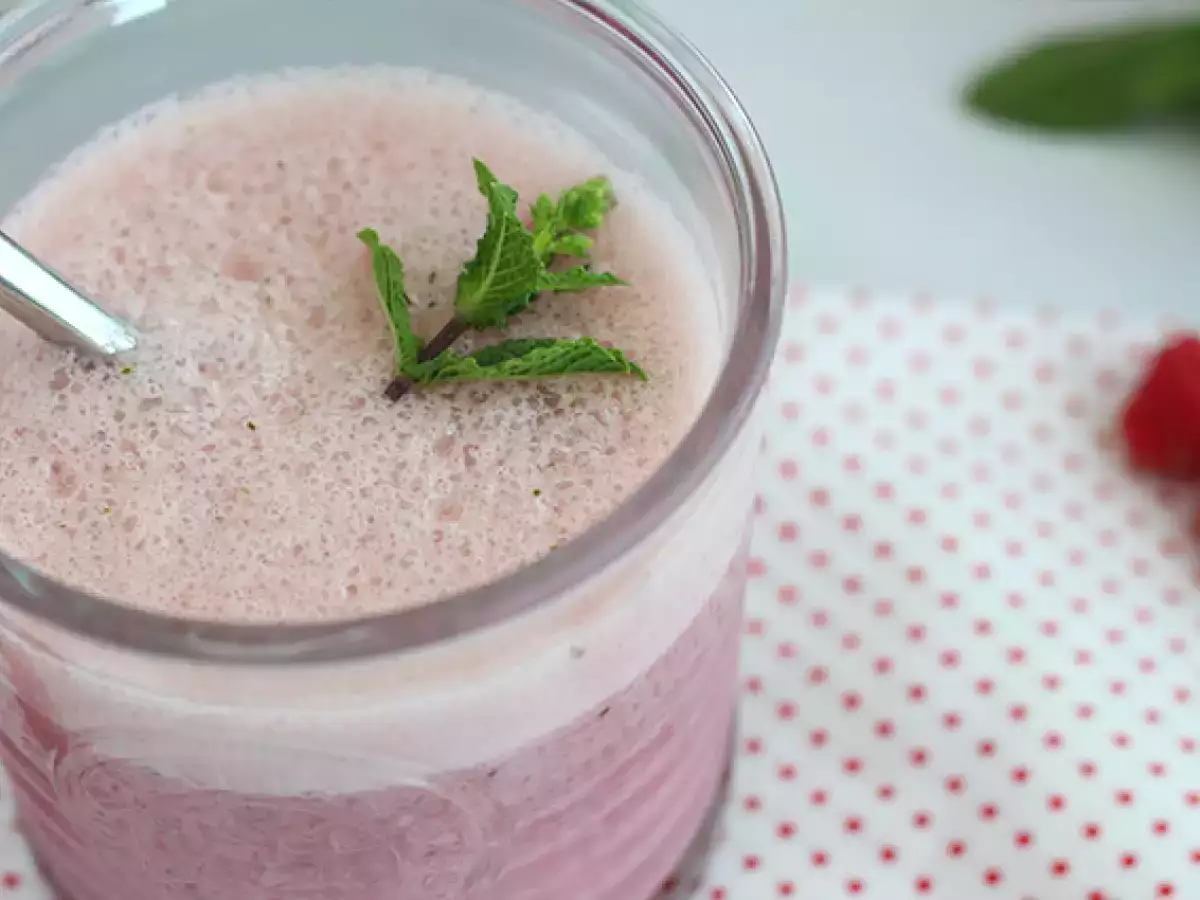 Vegan raspberry mint milkshake - photo 2