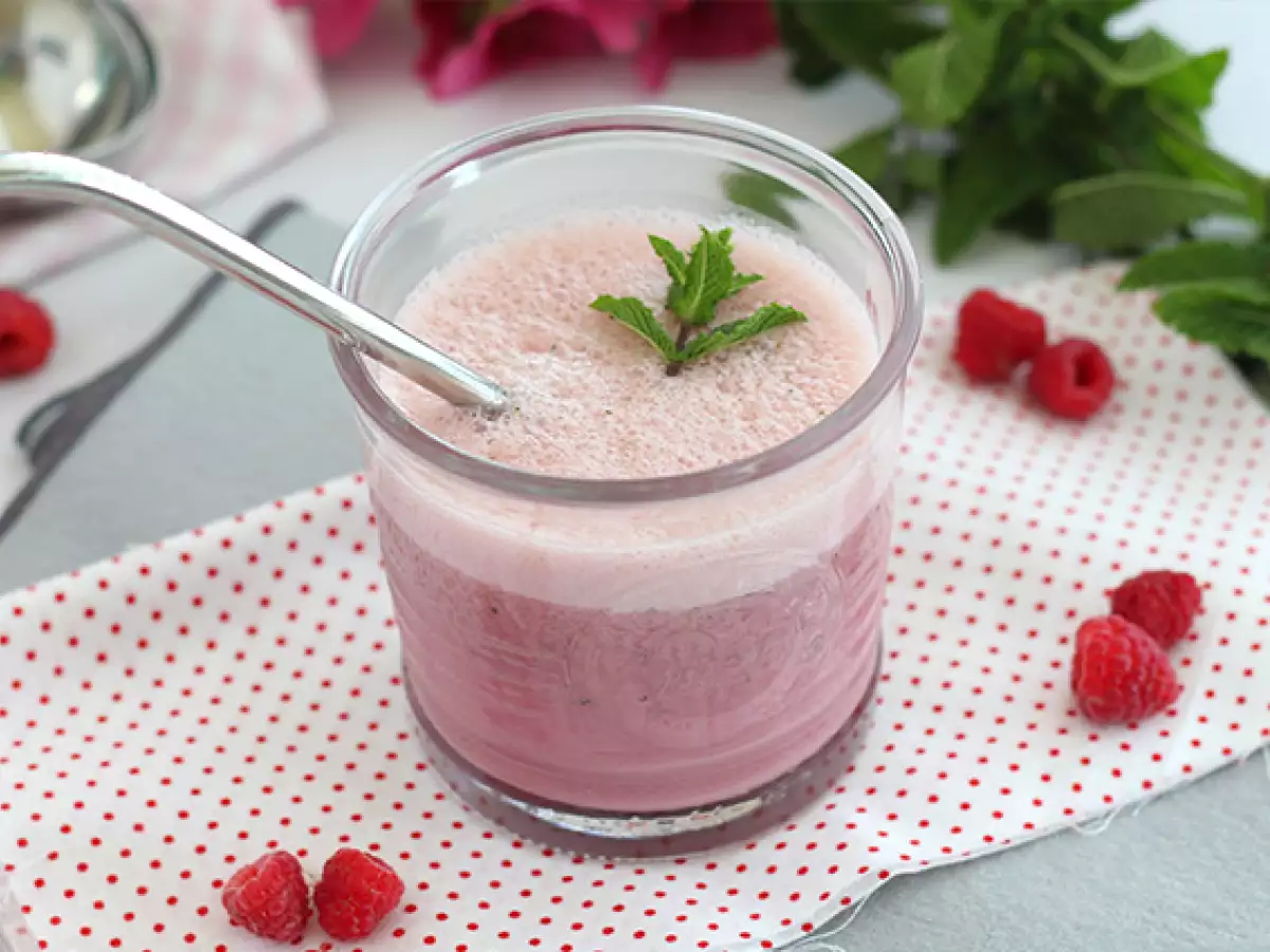 Vegan raspberry mint milkshake - photo 4