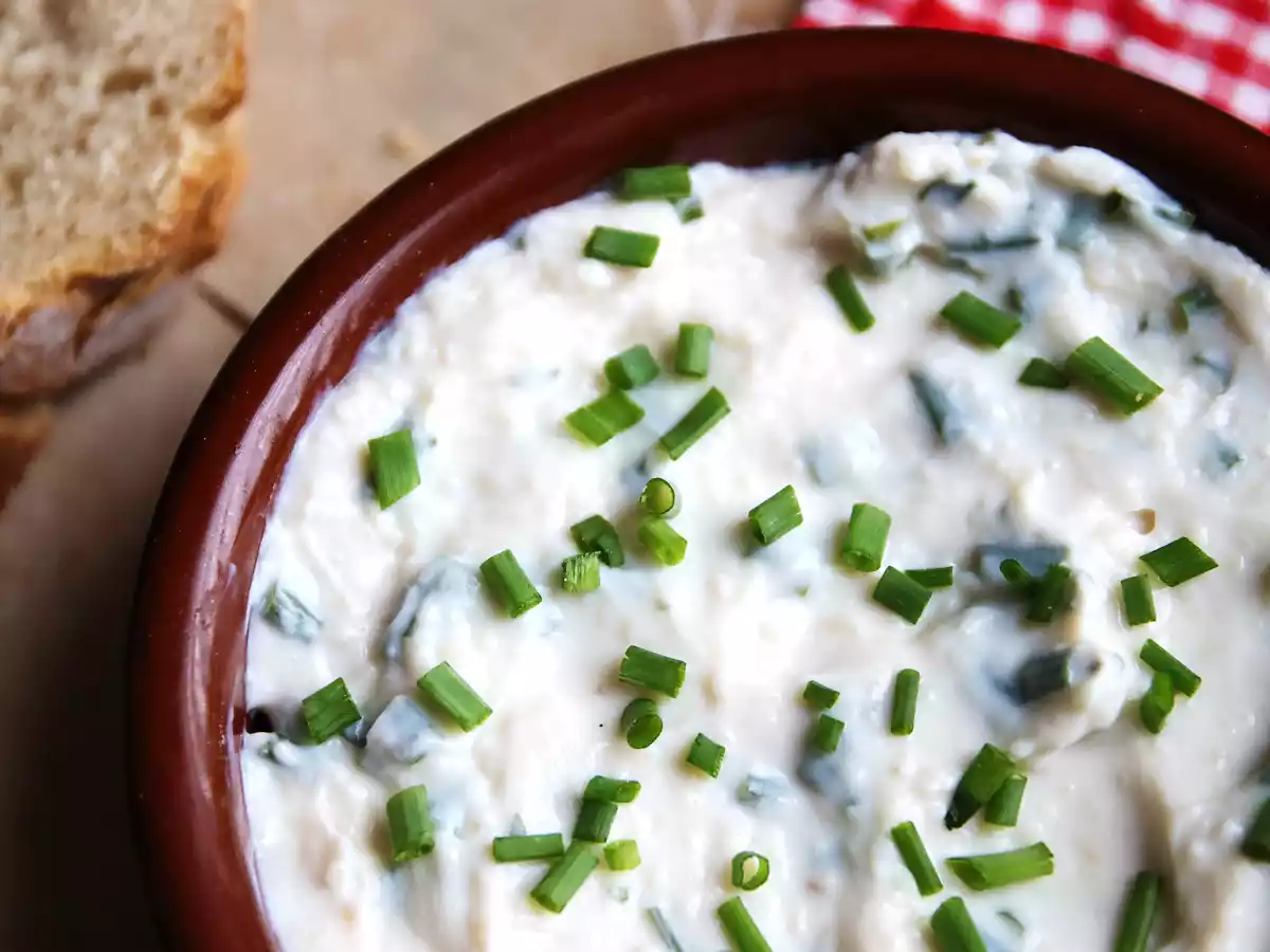 Vegan soy-based cheese with garlic and herbs - photo 3