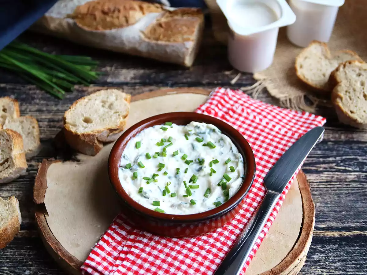 Vegan soy-based cheese with garlic and herbs - photo 4