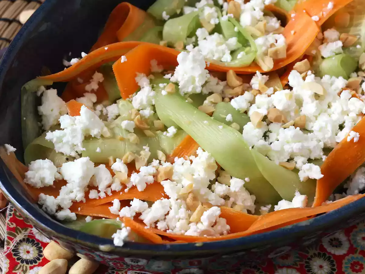 Vegetable tagliatelle salad with peanut sauce - photo 4