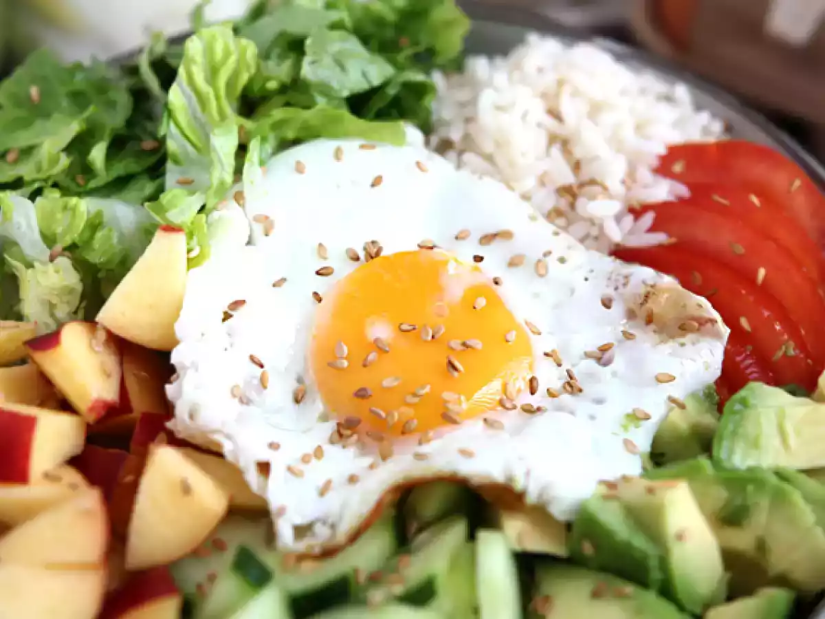 Vegetarian buddha bowl - a beautiful balanced and colorful salad! - photo 2