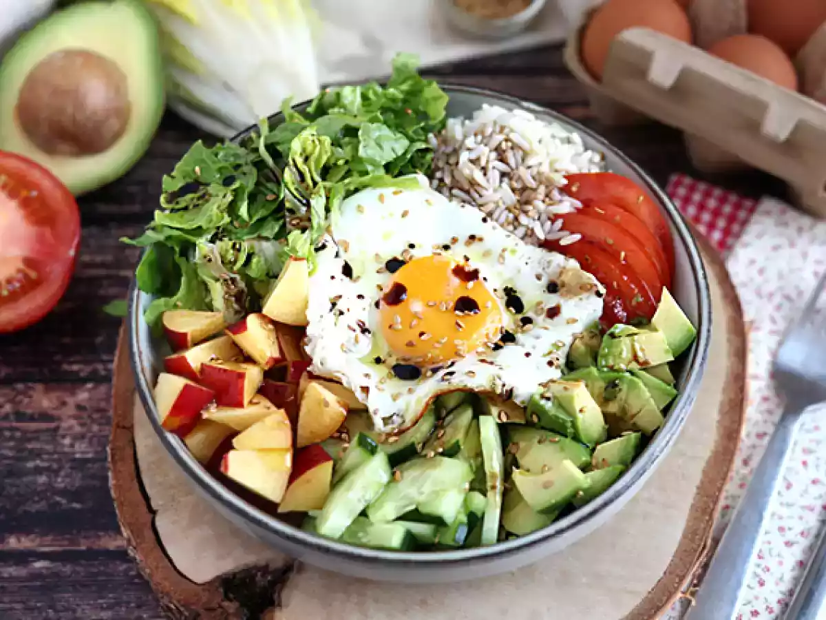 Vegetarian buddha bowl - a beautiful balanced and colorful salad! - photo 3