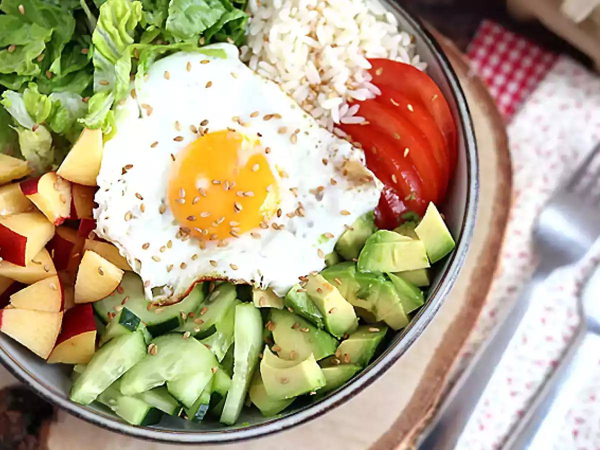 Vegetarian buddha bowl - a beautiful balanced and colorful salad! - photo 4
