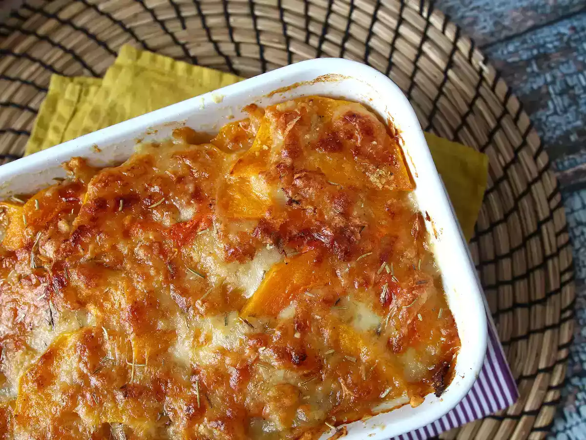 Vegetarian gratin with butternut squash, parmesan and mozzarella - pumpkin parmigiana - photo 2