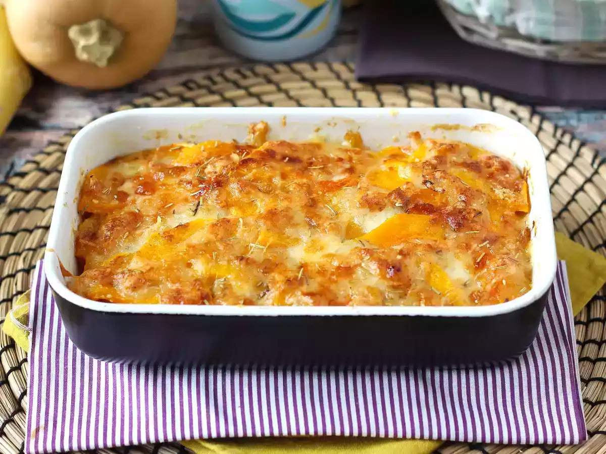 Vegetarian gratin with butternut squash, parmesan and mozzarella - pumpkin parmigiana - photo 3