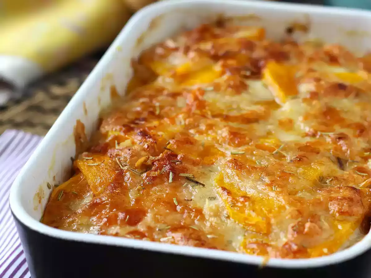Vegetarian gratin with butternut squash, parmesan and mozzarella - pumpkin parmigiana - photo 4