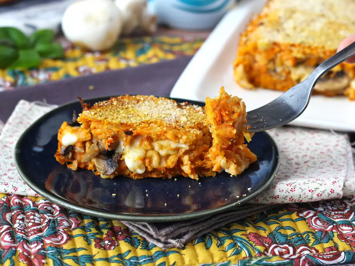Vegetarian pumpkin meatloaf with mushrooms and stringy scamorza cheese - photo 2