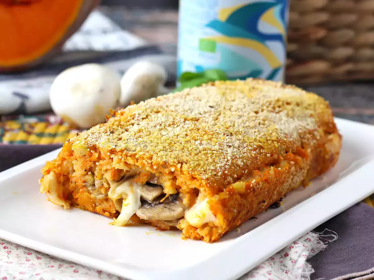 Vegetarian pumpkin meatloaf with mushrooms and stringy scamorza cheese - photo 4