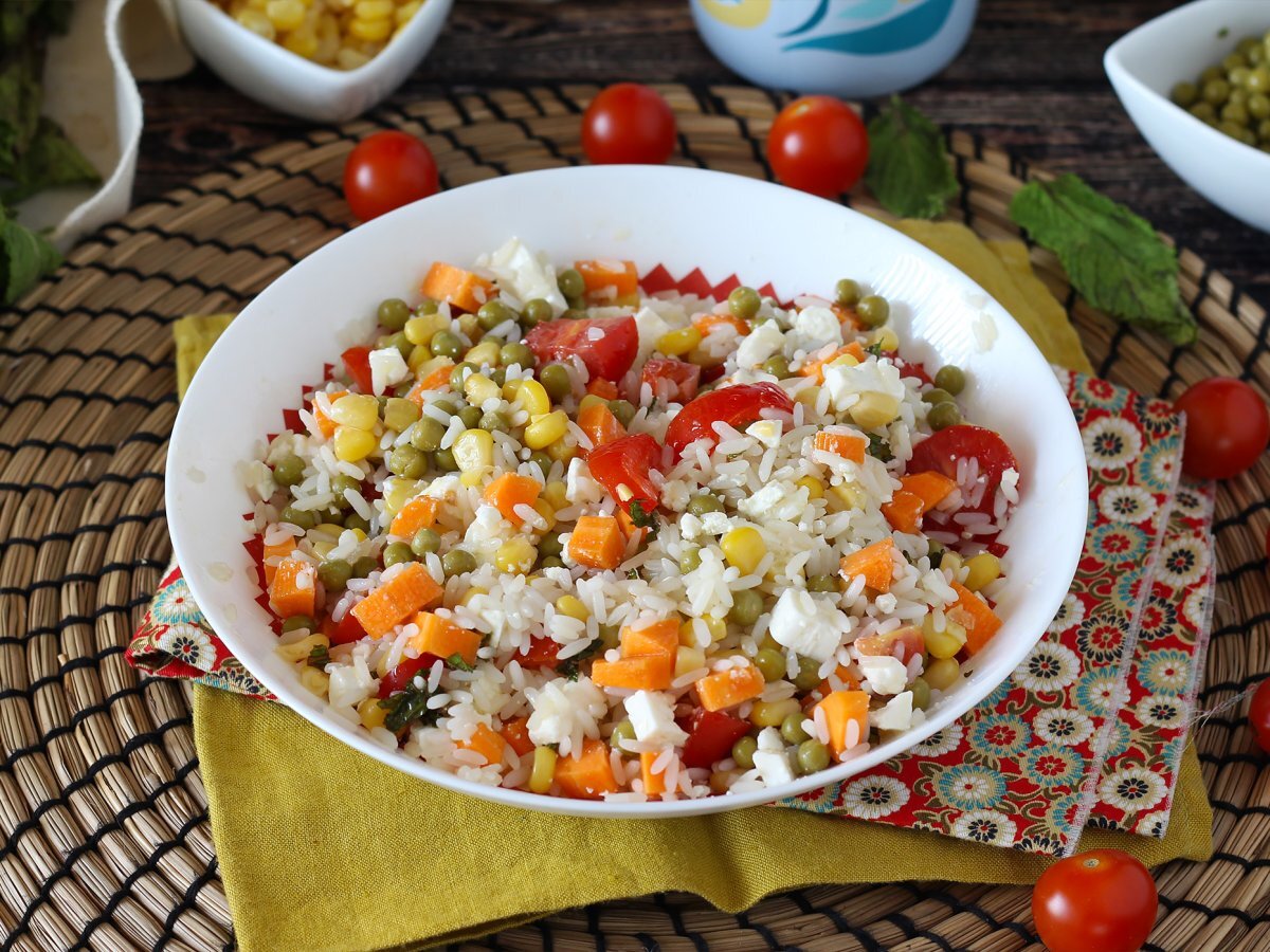 Vegetarian rice salad: feta, corn, carrots, peas, cherry tomatoes and mint - photo 3