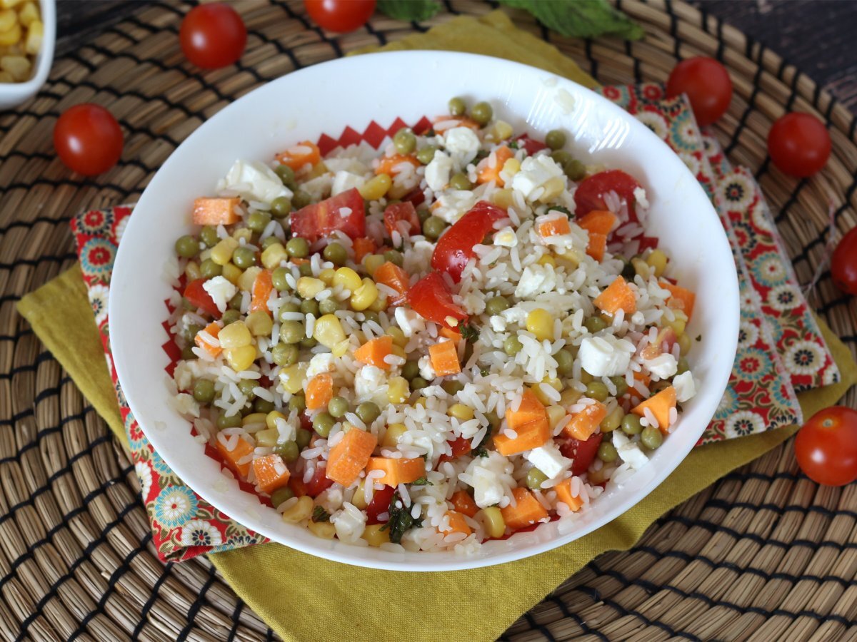 Vegetarian rice salad: feta, corn, carrots, peas, cherry tomatoes and mint - photo 4