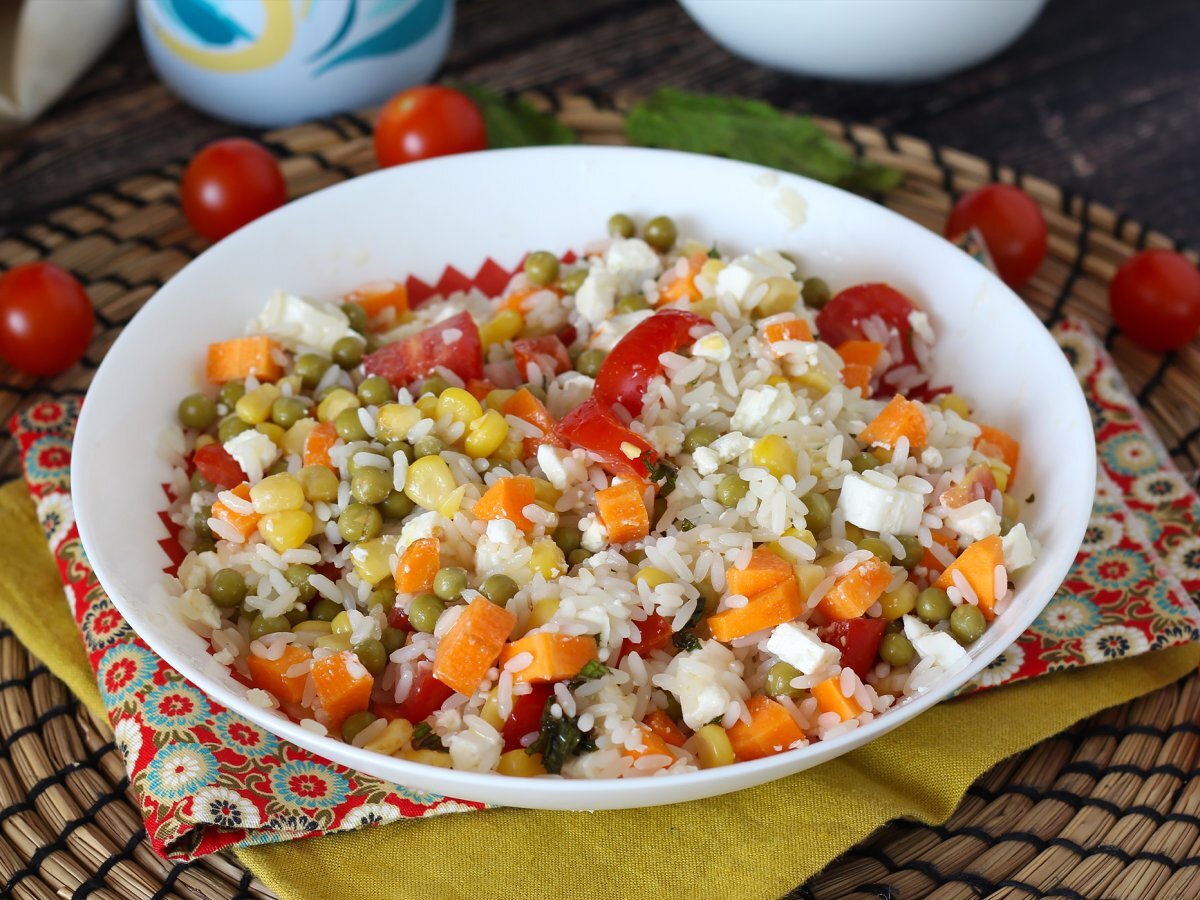 Vegetarian rice salad: feta, corn, carrots, peas, cherry tomatoes and mint - photo 5