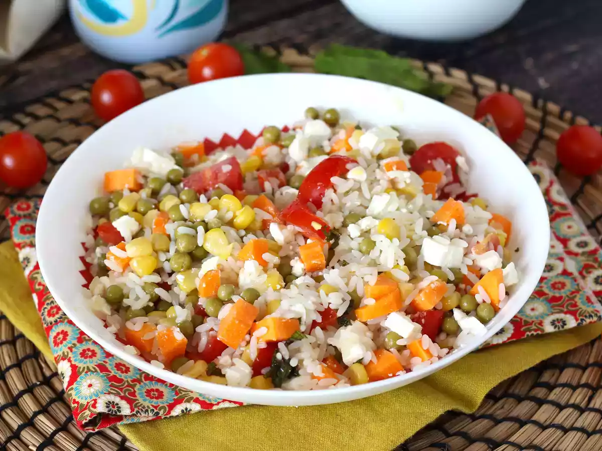 Vegetarian rice salad: feta, corn, carrots, peas, cherry tomatoes and mint - photo 5