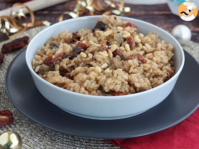 Vegetarian risotto with sun-dried tomatoes and mushrooms