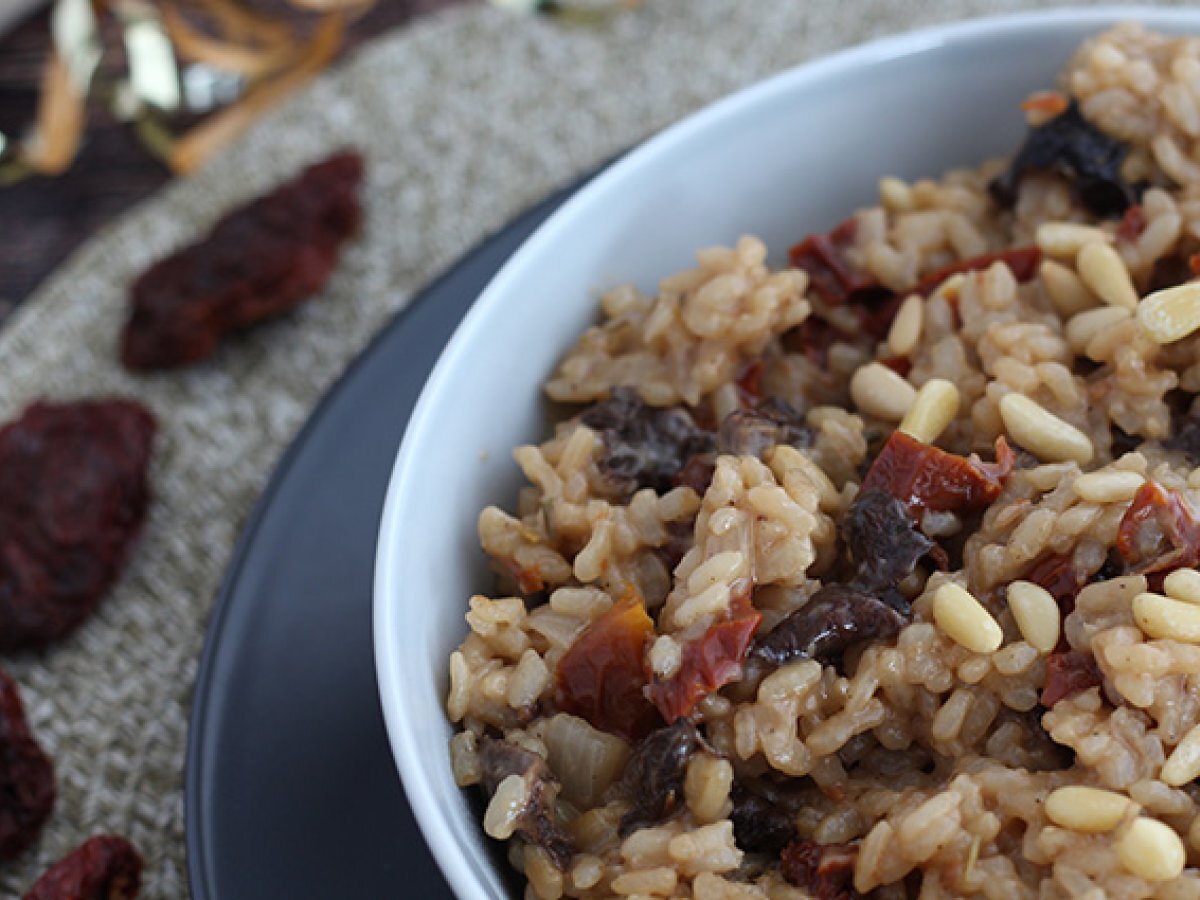 Vegetarian risotto with sun-dried tomatoes and mushrooms - photo 2