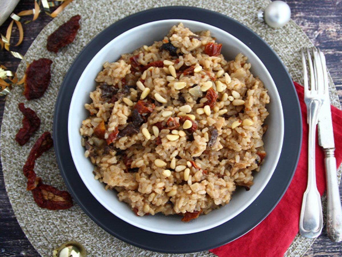 Vegetarian risotto with sun-dried tomatoes and mushrooms - photo 3