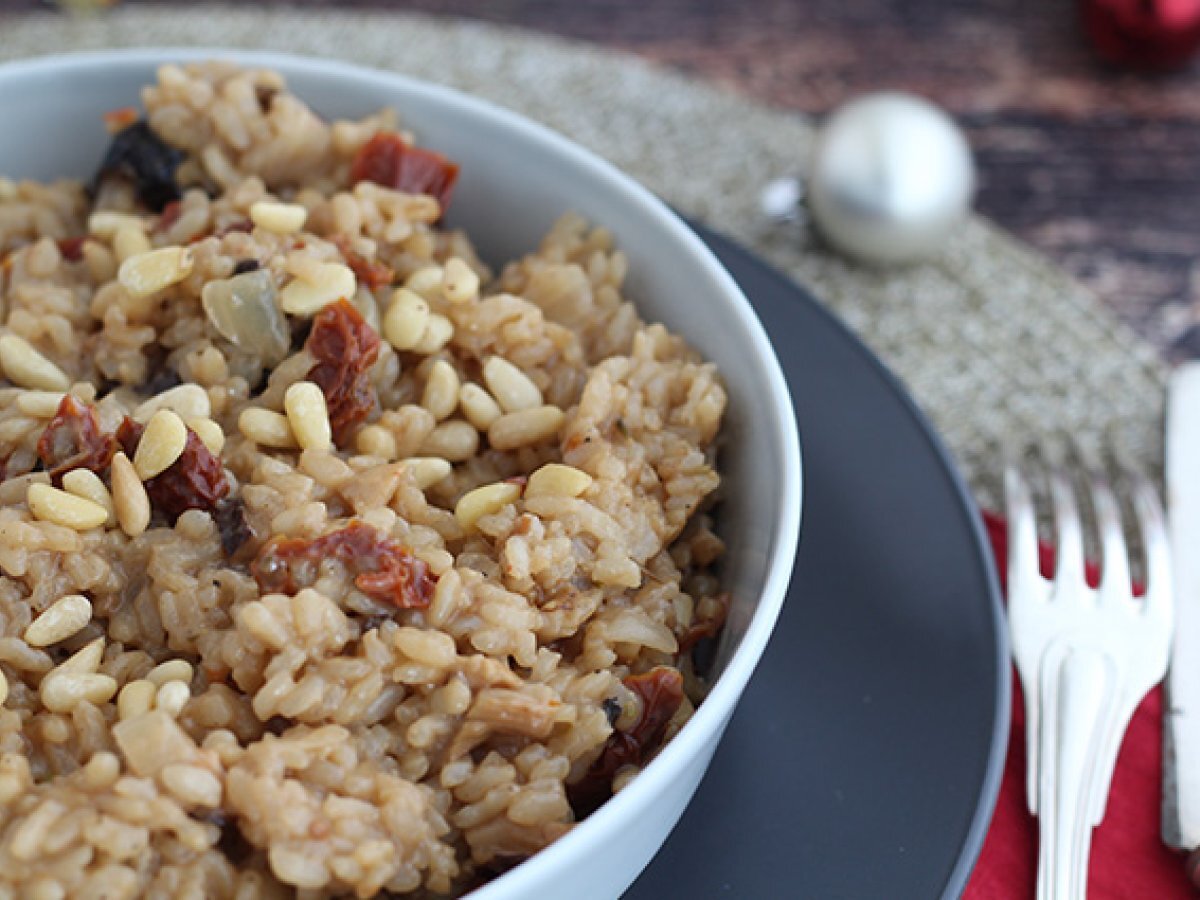 Vegetarian risotto with sun-dried tomatoes and mushrooms - photo 4