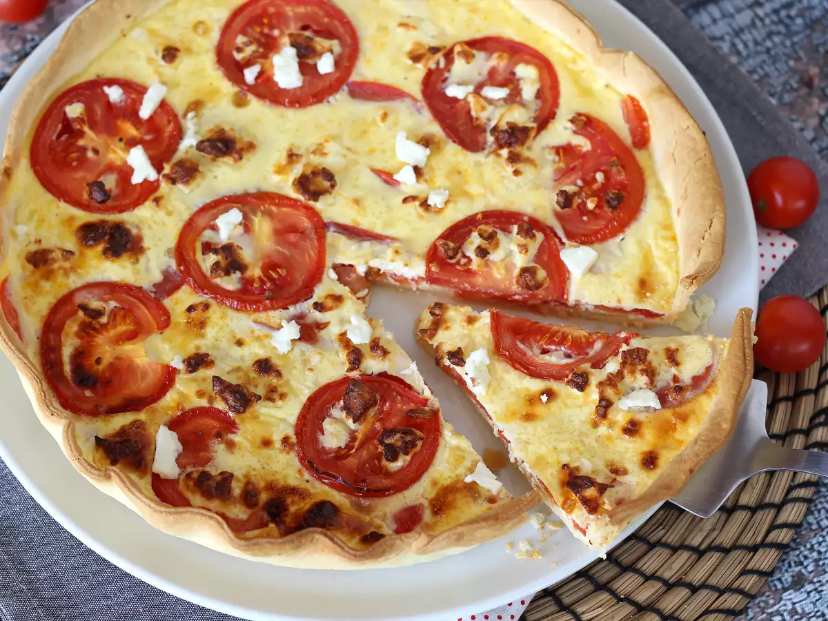 Vegetarian tomato and feta quiche, perfect for taking on a picnic! - photo 4
