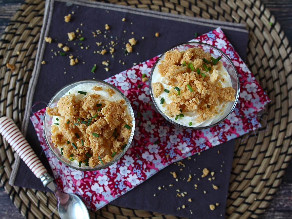 Vegetarian verrines: pea cream, parmesan crumble and mascarpone cream - photo 2