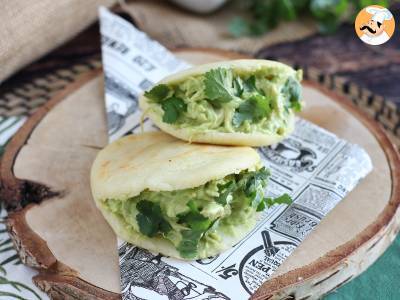 Venezuelan arepas with chicken and avocado - Reina Pepiada - photo 2