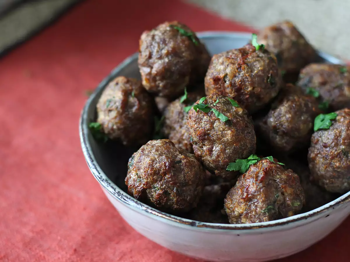 Very soft air fryer meatballs: quick and easy recipe with beef - photo 5