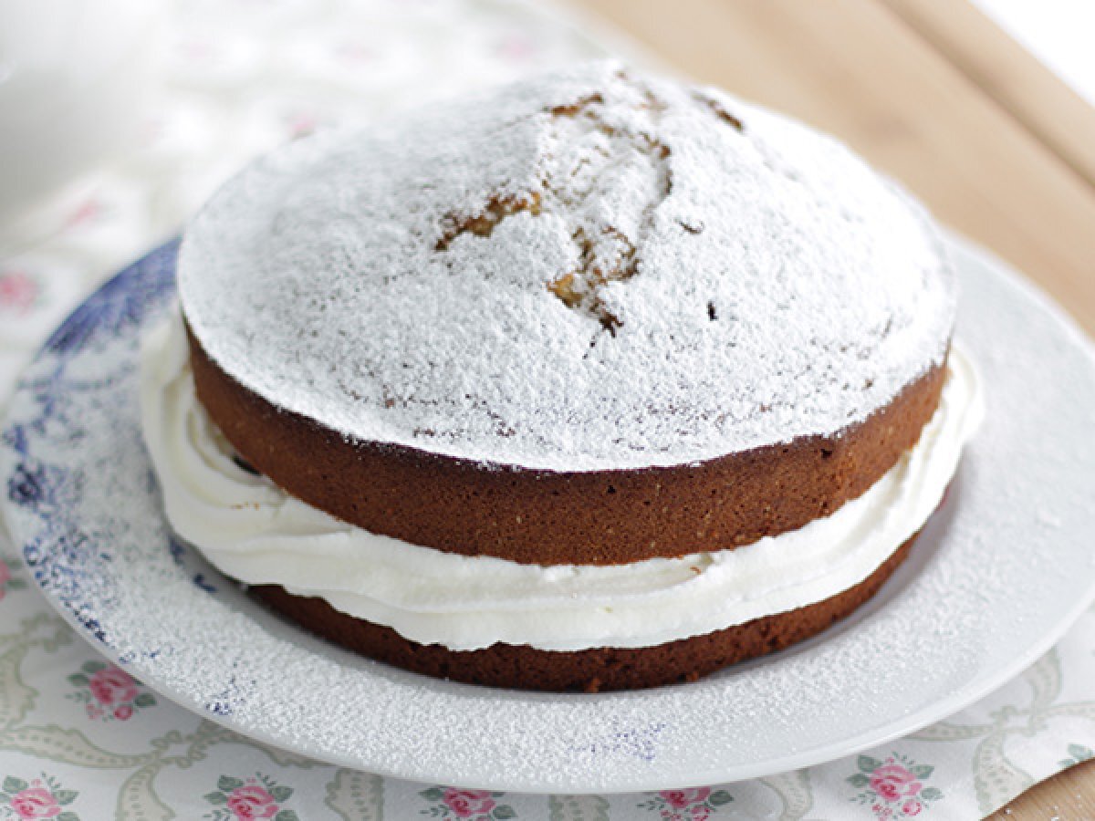 Victoria Sponge Cake - Video recipe !