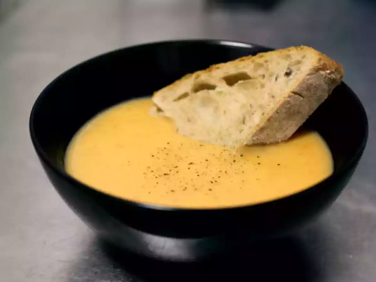 Warm, Creamy Smooth Carrot Soup (Potage Crécy)