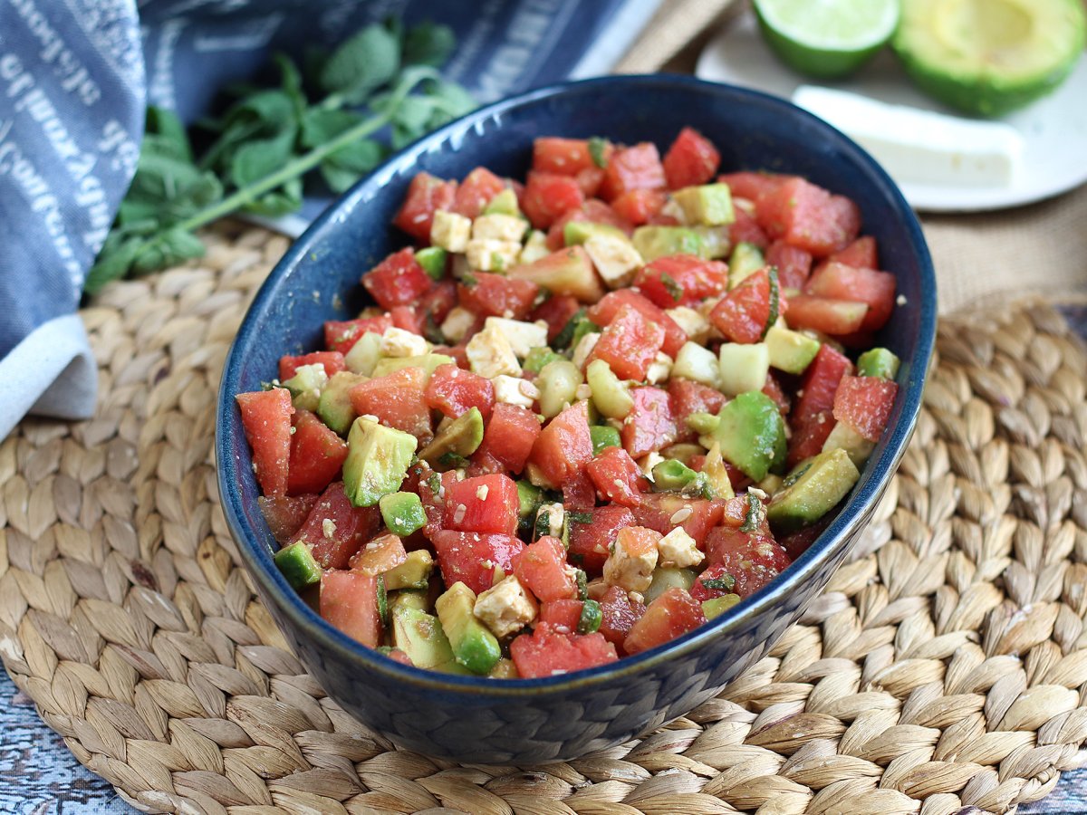 Watermelon, feta, avocado and cucumber salad: extra fresh!