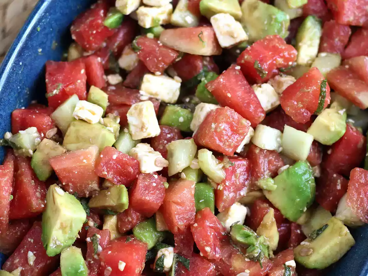 Watermelon, feta, avocado and cucumber salad: extra fresh! - photo 3