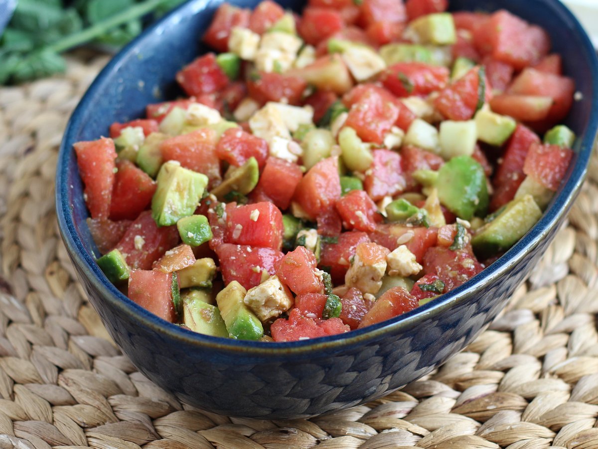 Watermelon, feta, avocado and cucumber salad: extra fresh! - photo 4