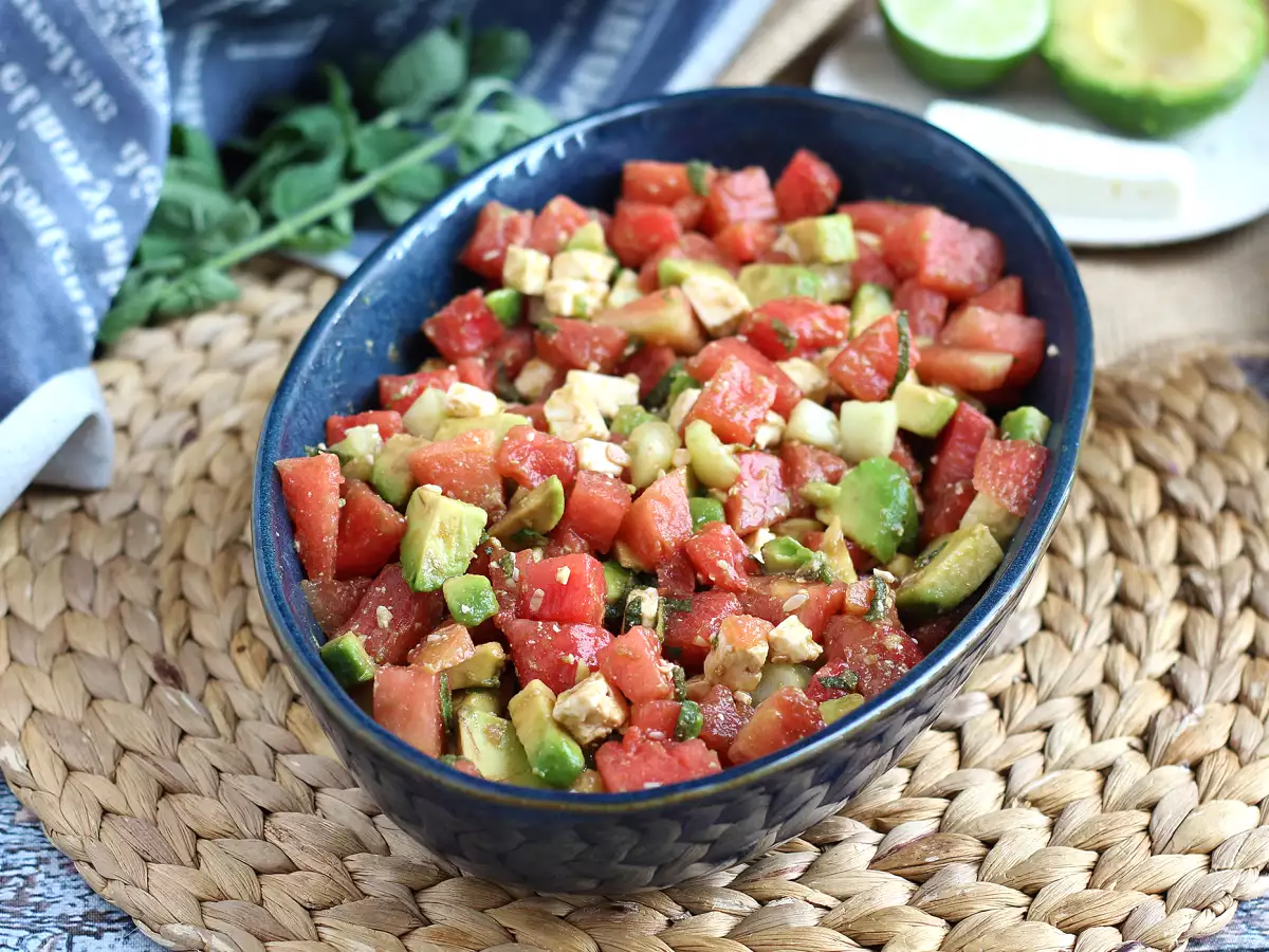 Watermelon, feta, avocado and cucumber salad: super refreshing!