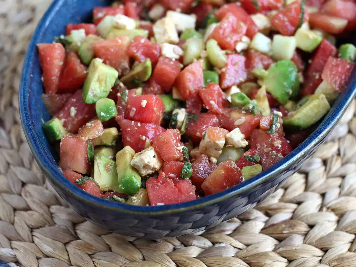 Watermelon, feta, avocado and cucumber salad: super refreshing! - photo 2
