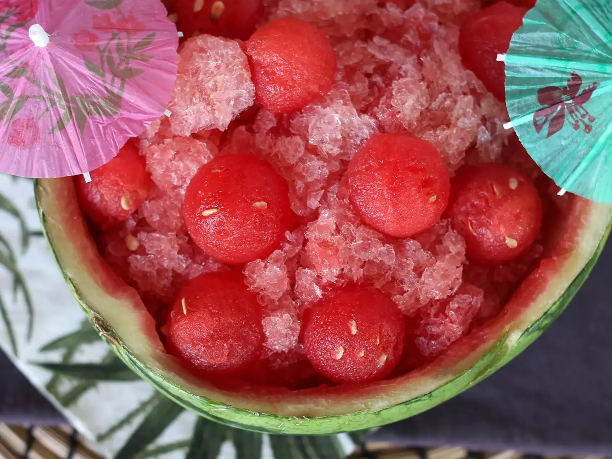 Watermelon frosé: a super-refreshing slushy cocktail with rosé! - photo 4