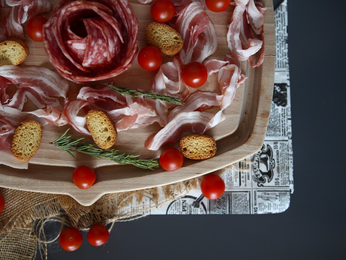 What do you put in a cold cut platter? Rose folding with salami! - photo 3