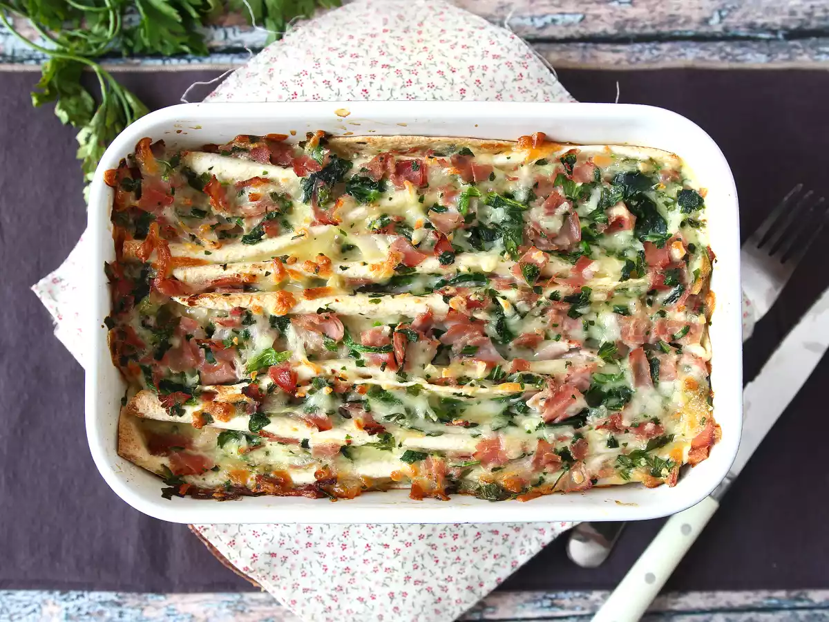 What to do with tortillas? ham, spinach and mozzarella crinkle cake - photo 5