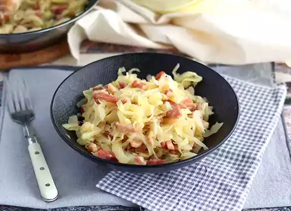 White cabbage with bacon
