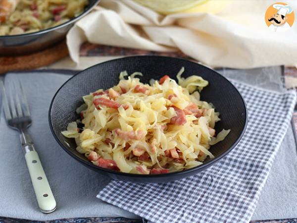 White cabbage with bacon