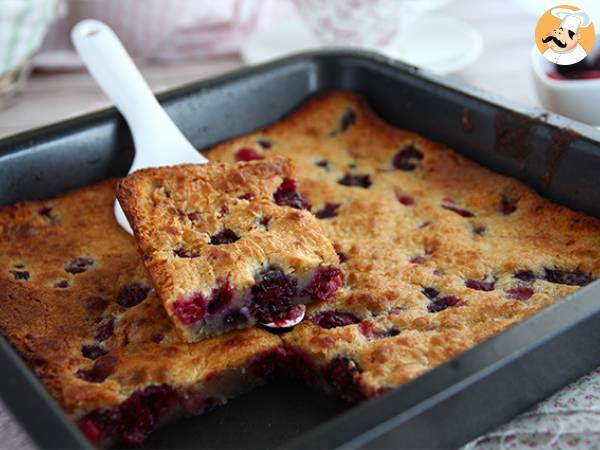 White chocolate blondie with red berries - photo 2