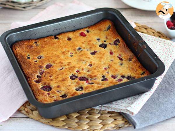 White chocolate blondie with red berries - photo 3