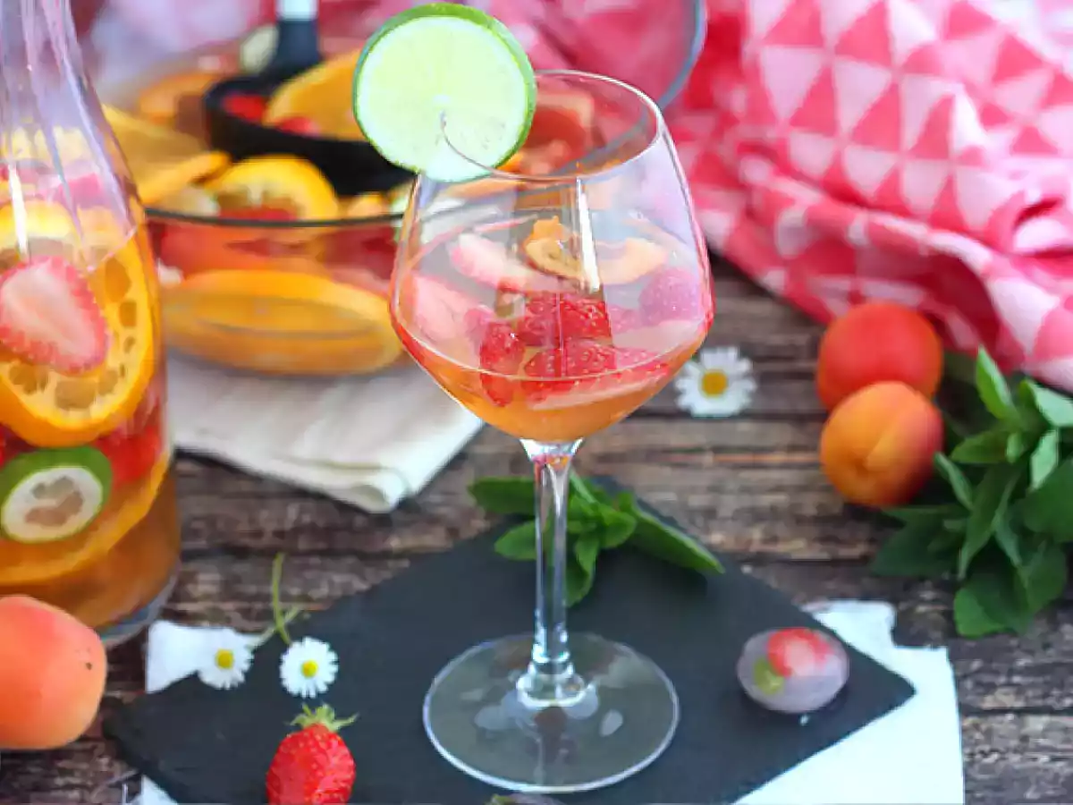 White sangria - sangria with white wine