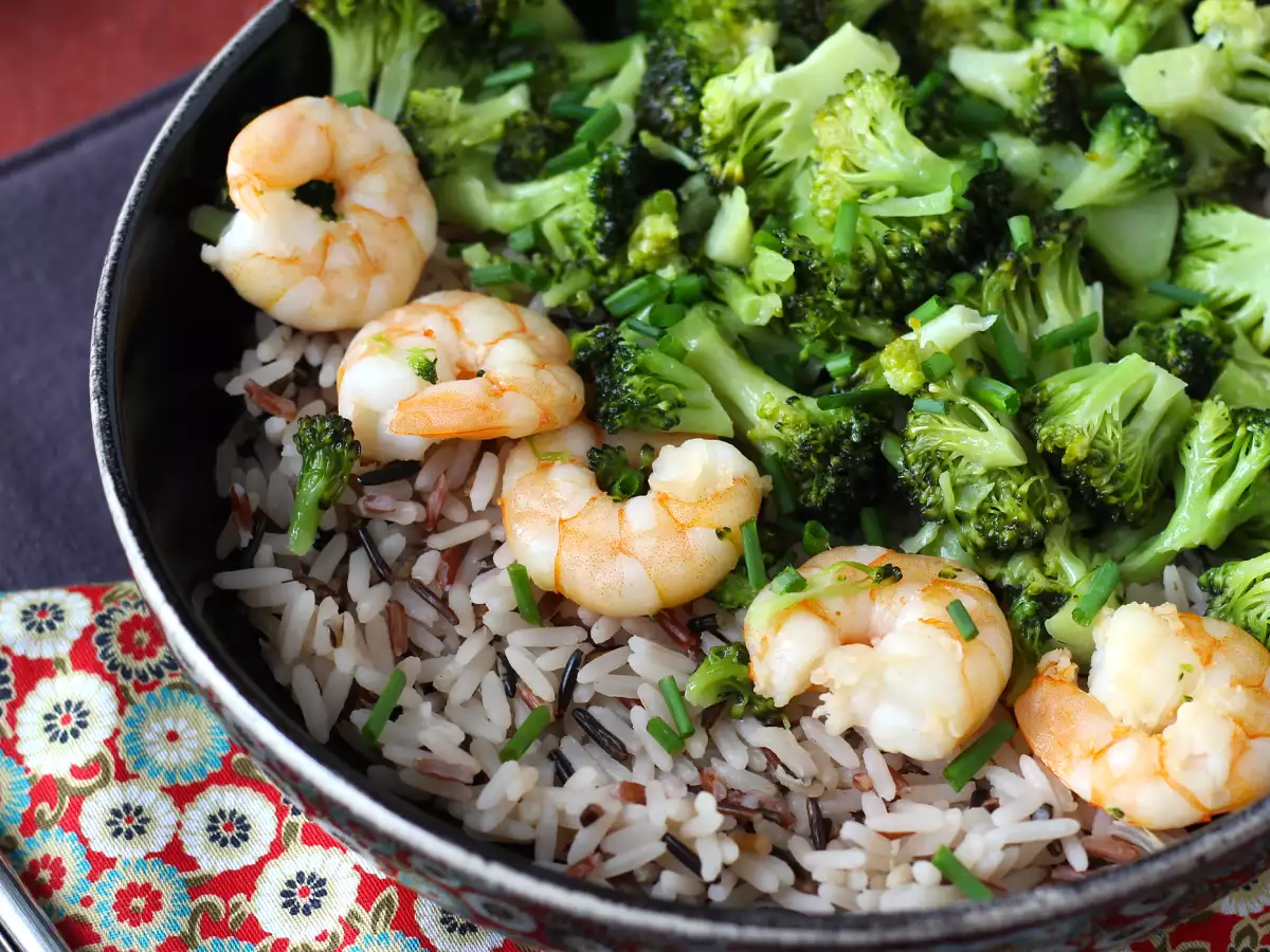 Wholegrain rice with broccoli and shrimp! Easy and balanced - photo 4