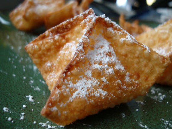 Wontons stuffed with Spinach and Cream Cheese