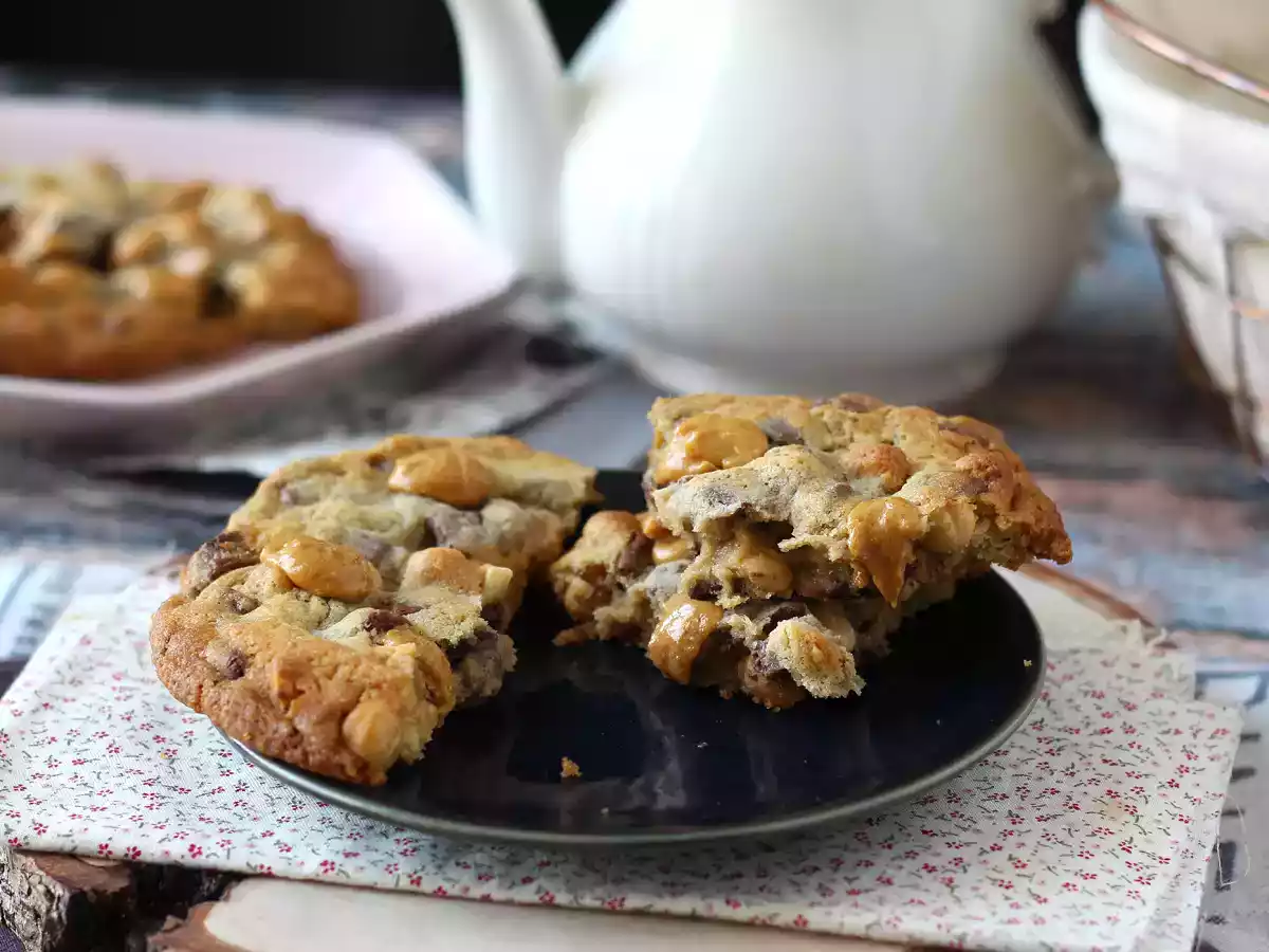 Xxl cookies with hazelnut milk chocolate and peanut praline - photo 2