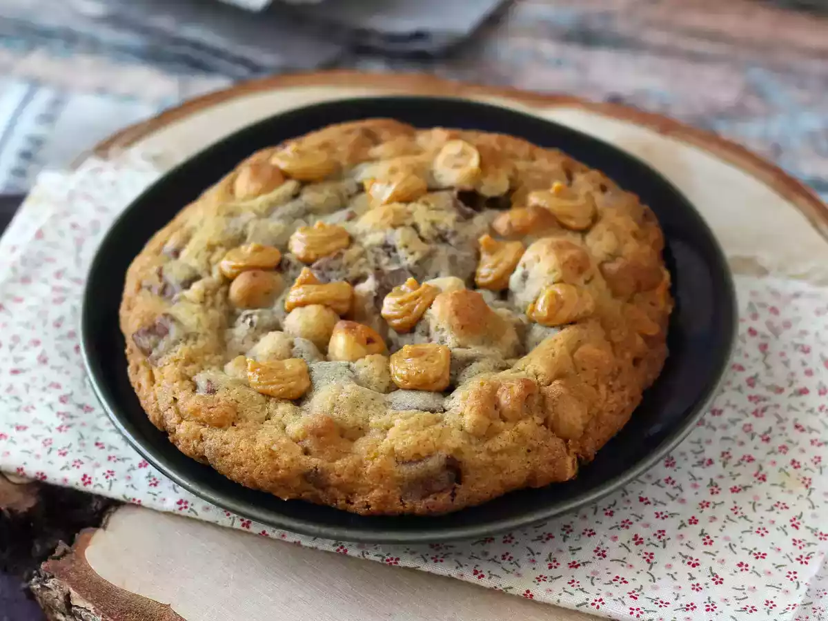 Xxl cookies with hazelnut milk chocolate and peanut praline - photo 3