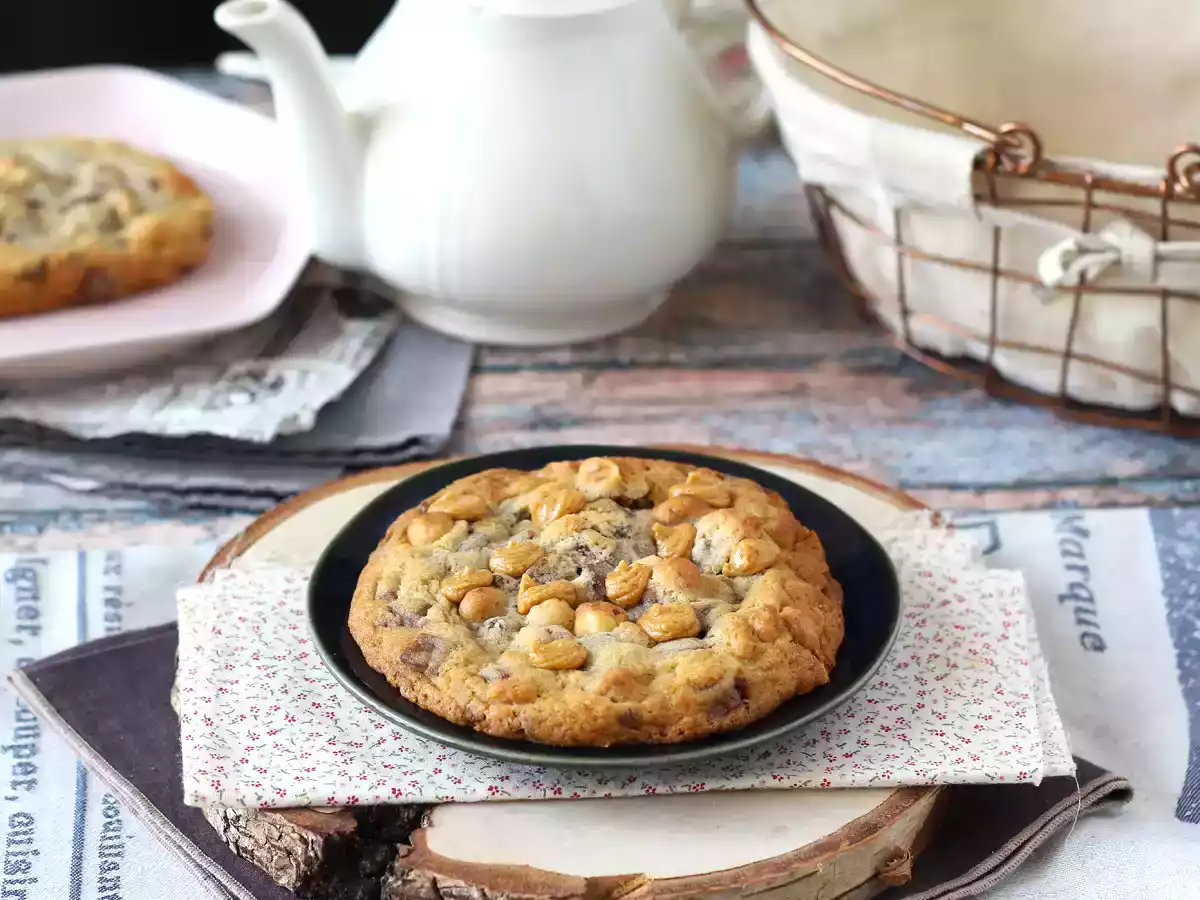 Xxl cookies with hazelnut milk chocolate and peanut praline - photo 7