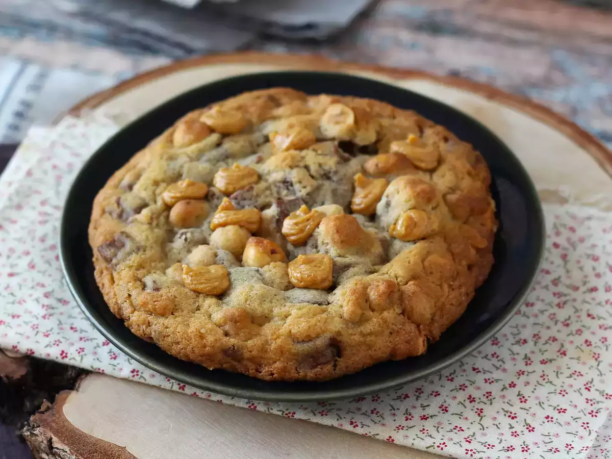 XXL Hazelnut, Milk Chocolate and Praline Cookies - photo 3