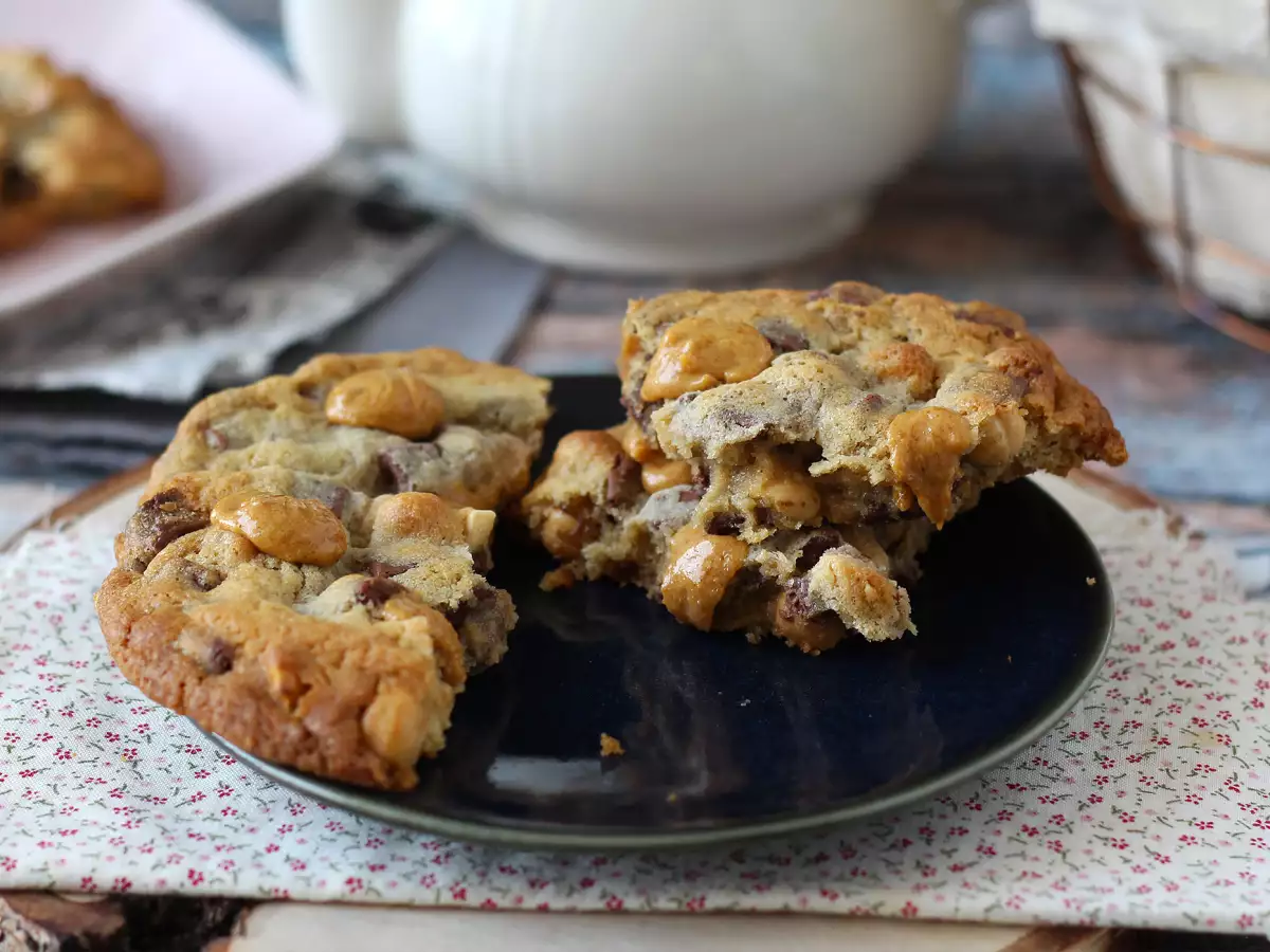 XXL Hazelnut, Milk Chocolate and Praline Cookies - photo 5