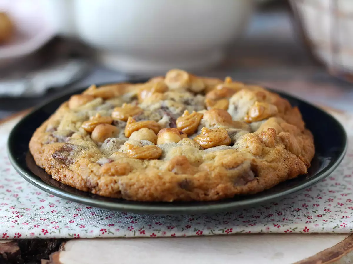 XXL Hazelnut, Milk Chocolate and Praline Cookies - photo 6