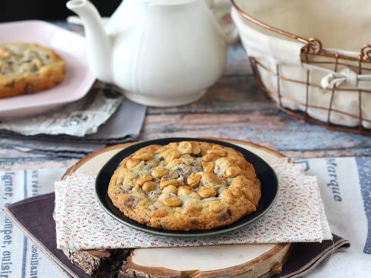 XXL Hazelnut, Milk Chocolate and Praline Cookies - photo 7