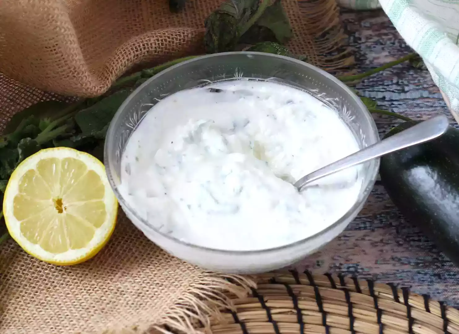 Yogurt, feta, lemon, and mint sauce recipe: super fresh!